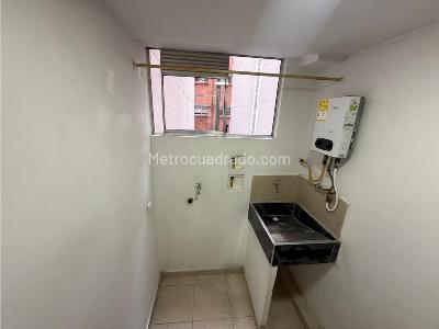 Apartamento de 3 alcobas en arriendo en Los Colores, Medellín, 85 m² · foto 4 de 17