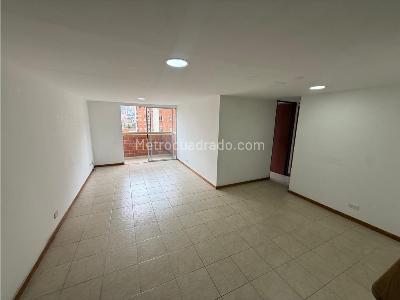 Apartamento de 3 alcobas en arriendo en Los Colores, Medellín, 85 m² · foto 5 de 17
