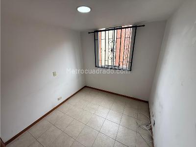 Apartamento de 3 alcobas en arriendo en Los Colores, Medellín, 85 m² · foto 8 de 17