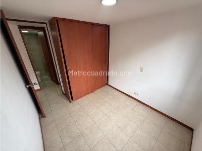 Apartamento de 3 alcobas en arriendo en Los Colores, Medellín, 85 m² · foto 9 de 17