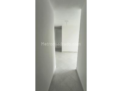 Apartamento de 3 alcobas en arriendo en Loma De San Julian, Medellín, 90 m² · foto 13 de 14