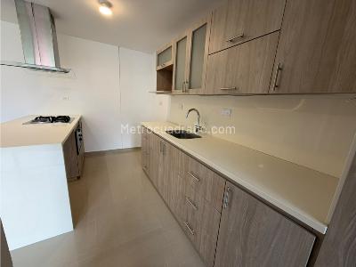Apartamento de 3 alcobas en arriendo en Niquia, Bello, 80 m² · foto 3 de 16