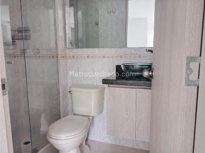 Apartamento de 3 alcobas en arriendo en Castropol, Medellín, 68 m² · foto 8 de 13