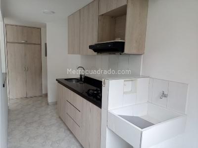 Apartamento de 3 alcobas en arriendo en Castropol, Medellín, 68 m² · foto 2 de 13