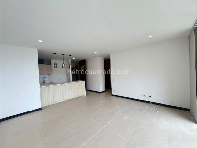 Apartamento de 3 alcobas en arriendo en Loma De Los Gonzalez, Medellín · foto 3 de 9
