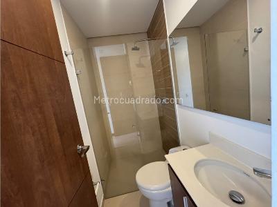 Apartamento de 3 alcobas en arriendo en Loma De Los Gonzalez, Medellín · foto 4 de 9