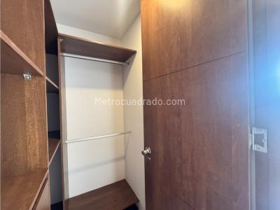 Apartamento de 3 alcobas en arriendo en Loma De Los Gonzalez, Medellín · foto 6 de 9