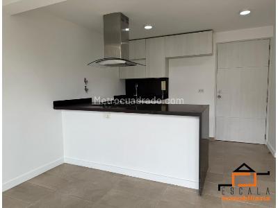 Apartaestudio en arriendo en Loma De Los Bernal, Medellín, 55 m² · foto 2 de 13