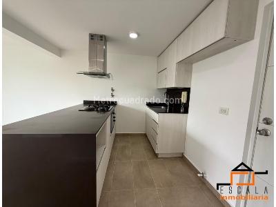 Apartaestudio en arriendo en Loma De Los Bernal, Medellín, 55 m² · foto 3 de 13