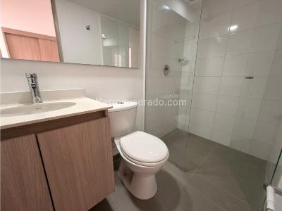 Apartamento de 2 alcobas en arriendo en Loma De Los Bernal, Medellín, 65 m² · foto 10 de 13