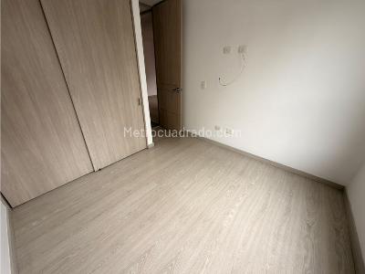 Apartamento de 2 alcobas en arriendo en Loma De Los Bernal, Medellín, 65 m² · foto 11 de 13