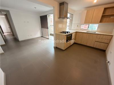 Apartamento de 2 alcobas en arriendo en Loma De Los Bernal, Medellín, 65 m² · foto 2 de 13
