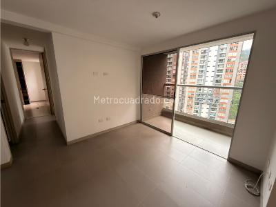 Apartamento de 2 alcobas en arriendo en Loma De Los Bernal, Medellín, 65 m² · foto 3 de 13