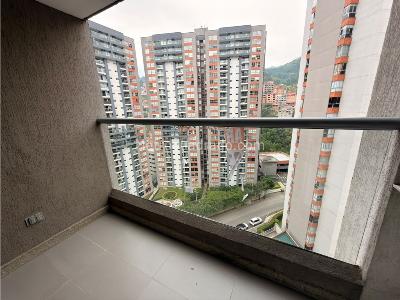 Apartamento de 2 alcobas en arriendo en Loma De Los Bernal, Medellín, 65 m² · foto 5 de 13