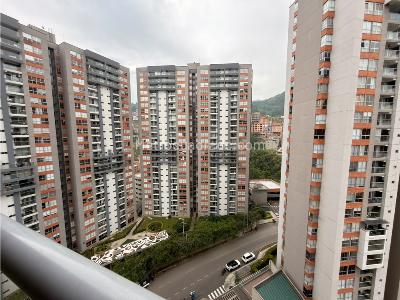 Apartamento de 2 alcobas en arriendo en Loma De Los Bernal, Medellín, 65 m² · foto 6 de 13