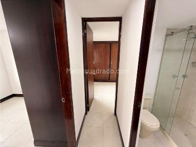 Apartamento de 2 alcobas en arriendo en Loma De Los Bernal, Medellín, 60 m² · foto 10 de 17
