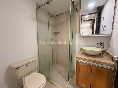 Apartamento de 2 alcobas en arriendo en Loma De Los Bernal, Medellín, 60 m² · foto 11 de 17