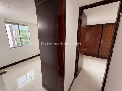 Apartamento de 2 alcobas en arriendo en Loma De Los Bernal, Medellín, 60 m² · foto 12 de 17