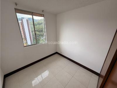 Apartamento de 2 alcobas en arriendo en Loma De Los Bernal, Medellín, 60 m² · foto 13 de 17