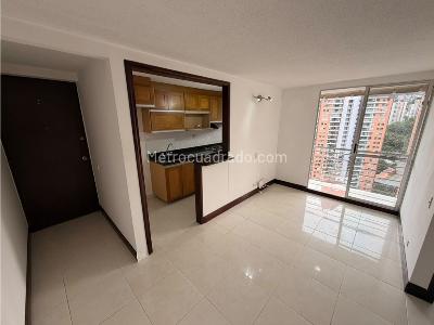 Apartamento de 2 alcobas en arriendo en Loma De Los Bernal, Medellín, 60 m² · foto 2 de 17