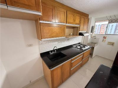 Apartamento de 2 alcobas en arriendo en Loma De Los Bernal, Medellín, 60 m² · foto 3 de 17