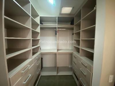 Casa de 5 alcobas en venta en Cerritos Cafelia, Pereira, 1200 m² · foto 2 de 10