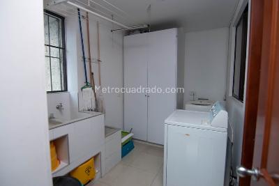 Apartamento de 3 alcobas en venta en Bajo Aguacatal, Cali, 220 m² · foto 7 de 18