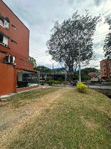 Casa de 5 alcobas en venta en El Gran Limonar, Cali, 725 m² · foto 2 de 20