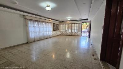 Casa de 5 alcobas en venta en La Concepcion, Barranquilla, 320 m² · foto 2 de 16