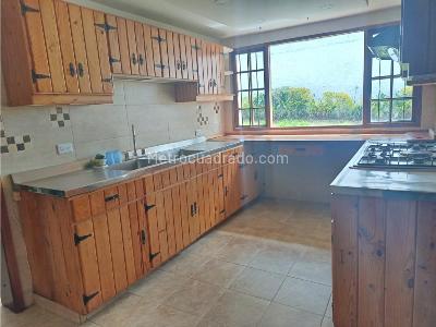 Casa de 4 alcobas en arriendo en Bella Suiza Alta, Bogotá, 450 m² · foto 6 de 20