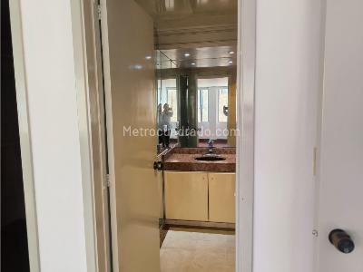 Apartamento de 3 alcobas en venta en Chico Norte, Bogotá, 204 m² · foto 10 de 17