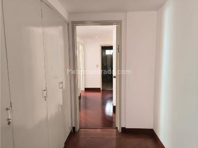 Apartamento de 3 alcobas en venta en Chico Norte, Bogotá, 204 m² · foto 14 de 17