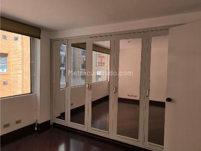 Apartamento de 3 alcobas en venta en Chico Norte, Bogotá, 204 m² · foto 15 de 17