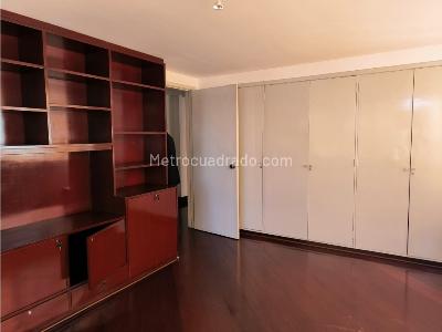 Apartamento de 3 alcobas en venta en Chico Norte, Bogotá, 204 m² · foto 3 de 17
