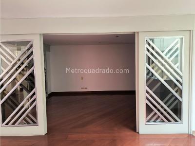 Apartamento de 3 alcobas en venta en Chico Norte, Bogotá, 204 m² · foto 4 de 17