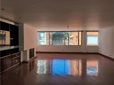 Apartamento de 3 alcobas en venta en Chico Norte, Bogotá, 204 m² · foto 5 de 17