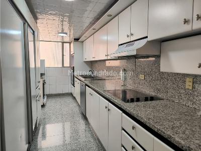 Apartamento de 3 alcobas en venta en Chico Norte, Bogotá, 204 m² · foto 7 de 17