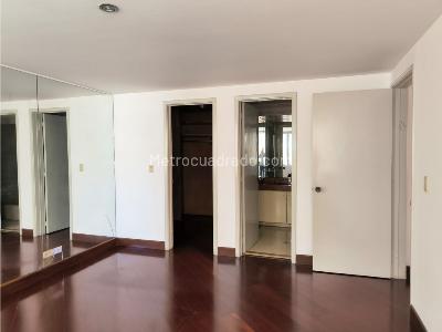 Apartamento de 3 alcobas en venta en Chico Norte, Bogotá, 204 m² · foto 9 de 17