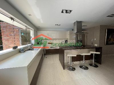 Casa de 4 alcobas en venta en Lagos Del Cacique, Bucaramanga, 770 m² · foto 2 de 19