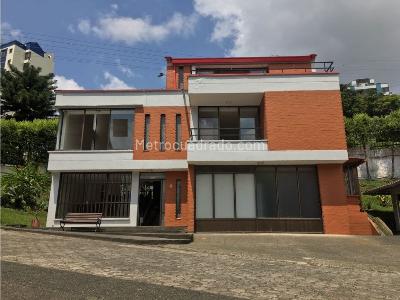Casa de 5 alcobas en venta en Circunvalar Alamos, Pereira, 280 m² · foto 2 de 20