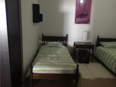 Casa de 5 alcobas en venta en Circunvalar Alamos, Pereira, 450 m² · foto 13 de 17
