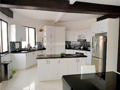 Casa de 5 alcobas en venta en Cerritos, Pereira, 1835 m² · foto 10 de 20