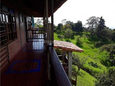 Casa de 5 alcobas en venta en Via Armenia Pereira, Pereira, 2000 m² · foto 10 de 20