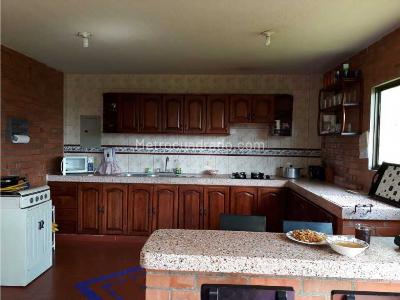 Casa de 5 alcobas en venta en Via Armenia Pereira, Pereira, 2000 m² · foto 13 de 20