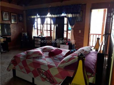 Casa de 5 alcobas en venta en Via Armenia Pereira, Pereira, 2000 m² · foto 19 de 20