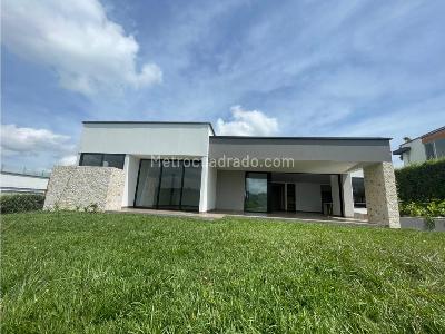 Casa de 4 alcobas en venta en Via Armenia Pereira, Pereira, 1800 m² · foto 2 de 18