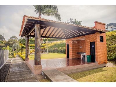 Casa de 4 alcobas en venta en Via Armenia Pereira, Pereira, 1874 m² · foto 10 de 17