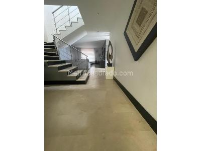 Casa de 5 alcobas en venta en Circunvalar Alamos, Pereira, 334 m² · foto 3 de 17