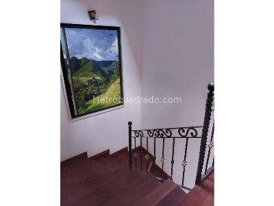 Casa de 5 alcobas en venta en Circunvalar Alamos, Pereira, 240 m² · foto 2 de 14
