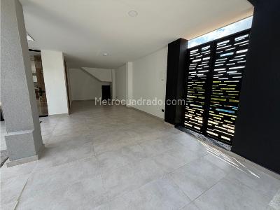 Casa de 3 alcobas en venta en Cerritos, Pereira, 168 m² · foto 2 de 13